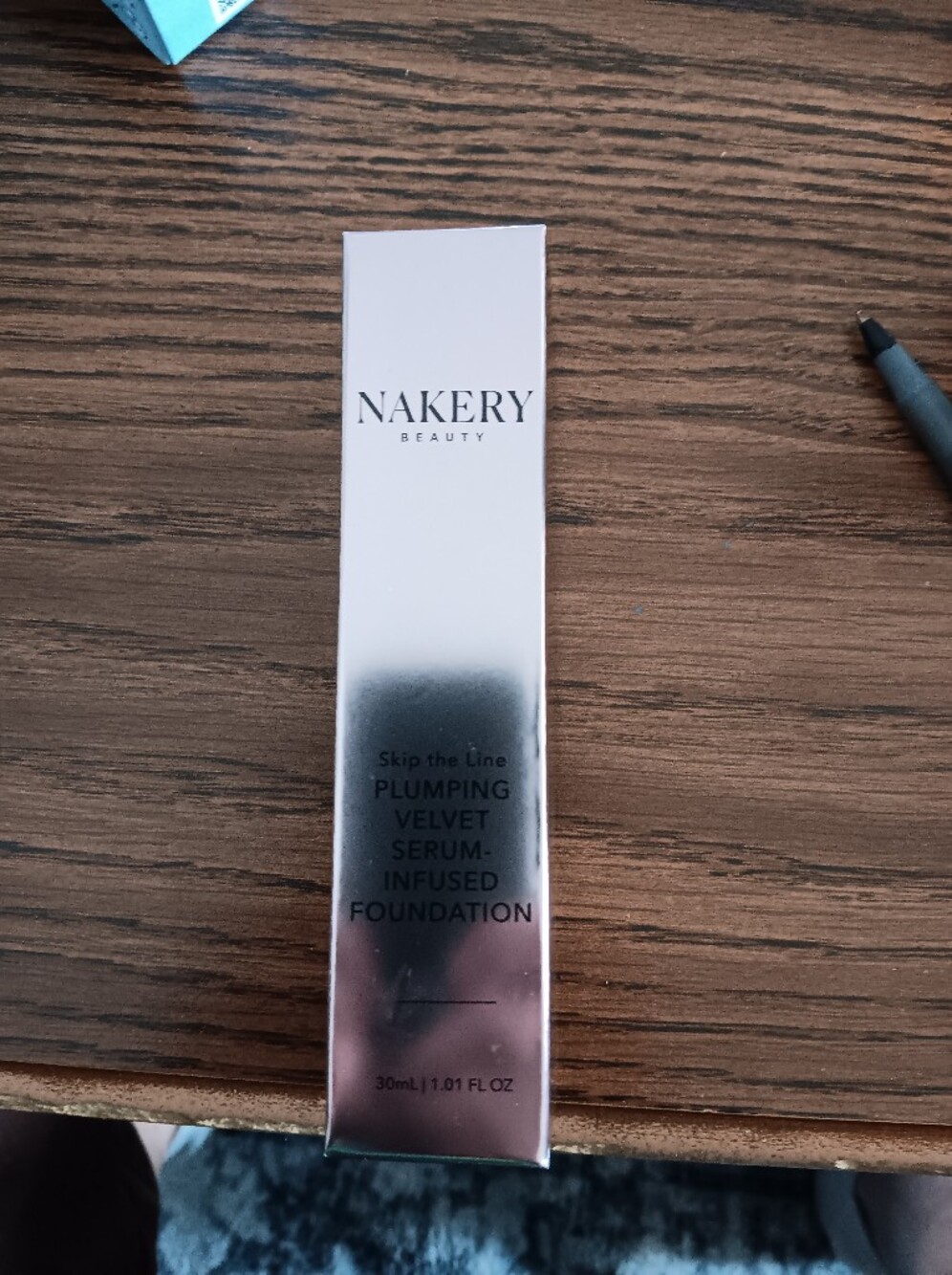 Nakery Plumping Velvet Serum-Infused Foundation Light. 30ml./ 1.01oz.